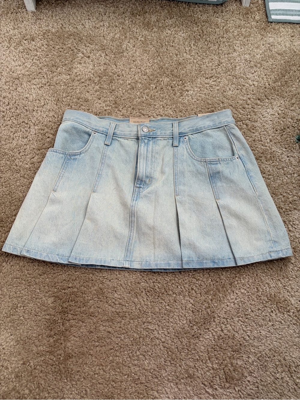 NWT Levi’s Light Wash Denim Pleated Mini Skirt